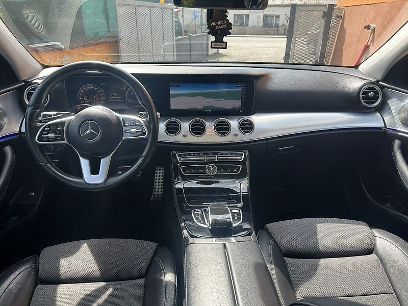 Mercedes-Benz Třídy E E 220d 4MATIC All-TerrainT - fotka 11 z 22
