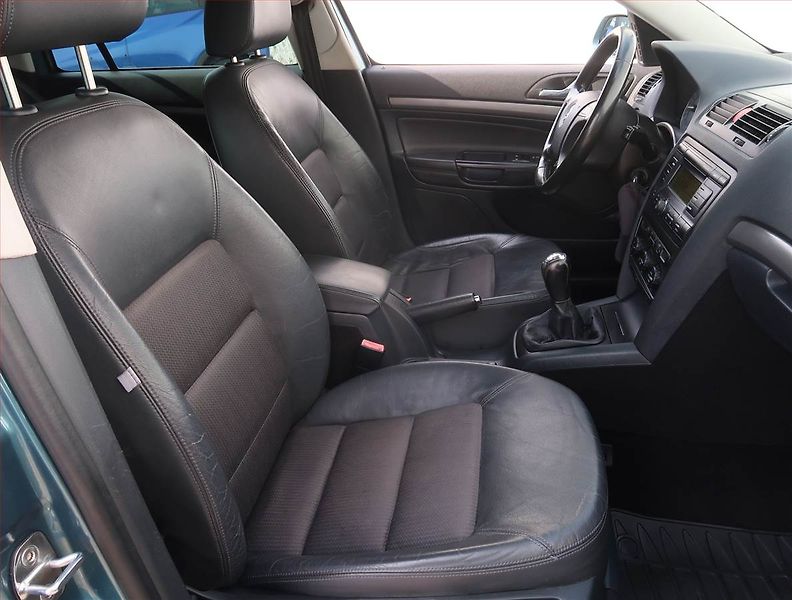 Škoda Octavia (2007) Elegance 1.6, Serv.kniha - fotka 9 z 19