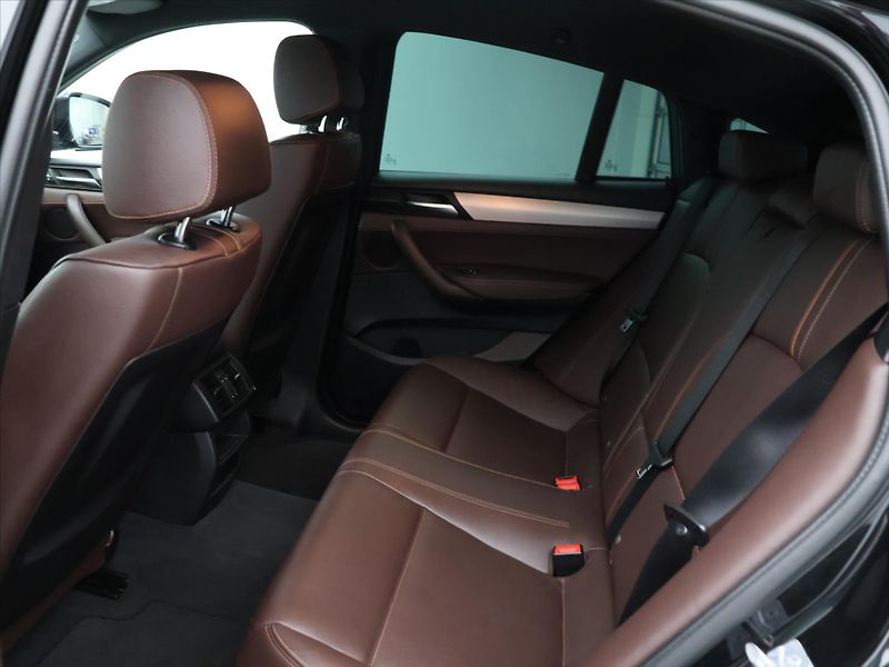 BMW X4 3,0 30d xDrive M Sport Shadow - fotka 14 z 32