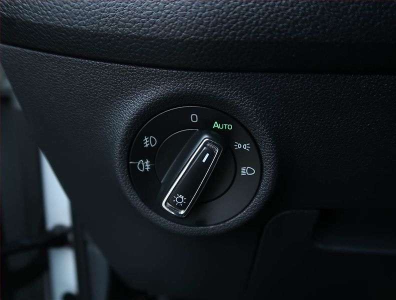 Volkswagen Multivan (2010) Comfortline 2.0 TDI 4Motion - fotka 13 z 18