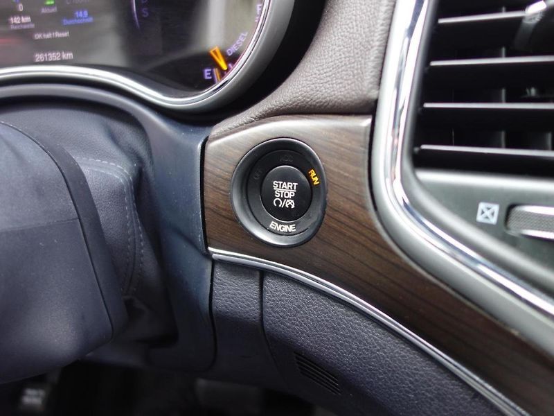 Jeep Grand Cherokee (2015) 3.0CRDi 184kW 4x4 8A OVERLAND - fotka 17 z 37