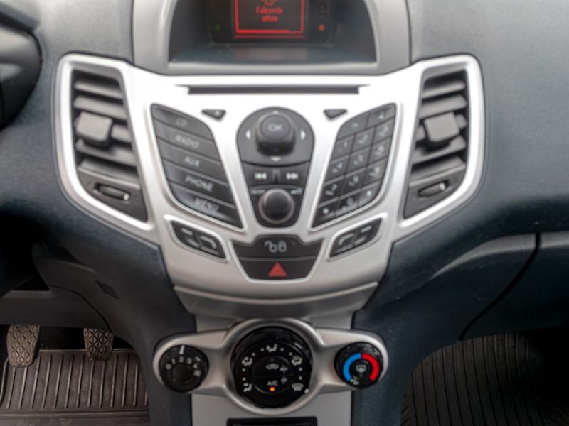 Ford Fiesta (2012) 1.25i 44KW – KLIMA - fotka 16 z 32