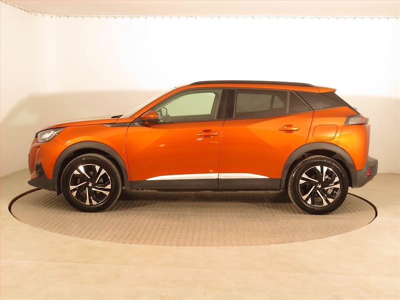 Peugeot 2008 (2022) Allure 1.2 PureTech, Automat - fotka 3 z 17
