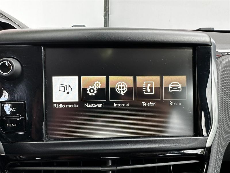 Peugeot 2008 1,2 i 60kW PureTech, ČR,1.maj - fotka 28 z 35