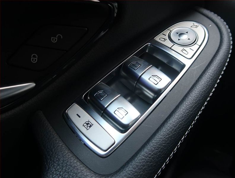 Mercedes-Benz GLC (2020) AMG line 300 d 4MATIC - fotka 19 z 26