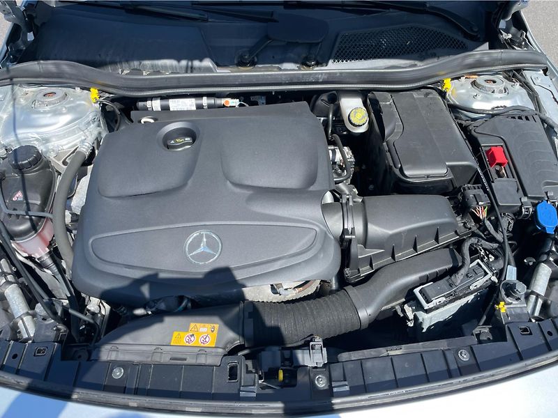Mercedes-Benz GLA 180 i - fotka 23 z 25