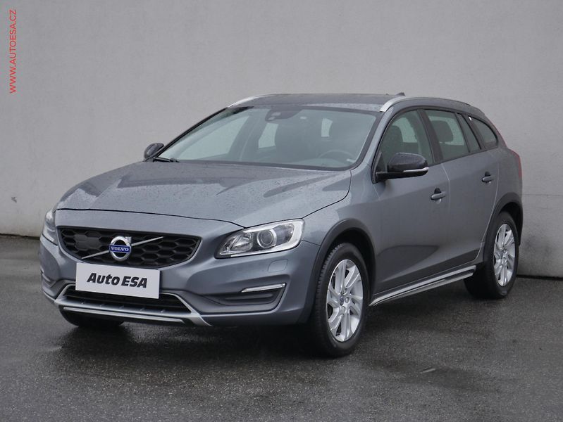 Volvo V60 (2016) 2.4 D4 4x4, ČR, Cross - fotka 3 z 23