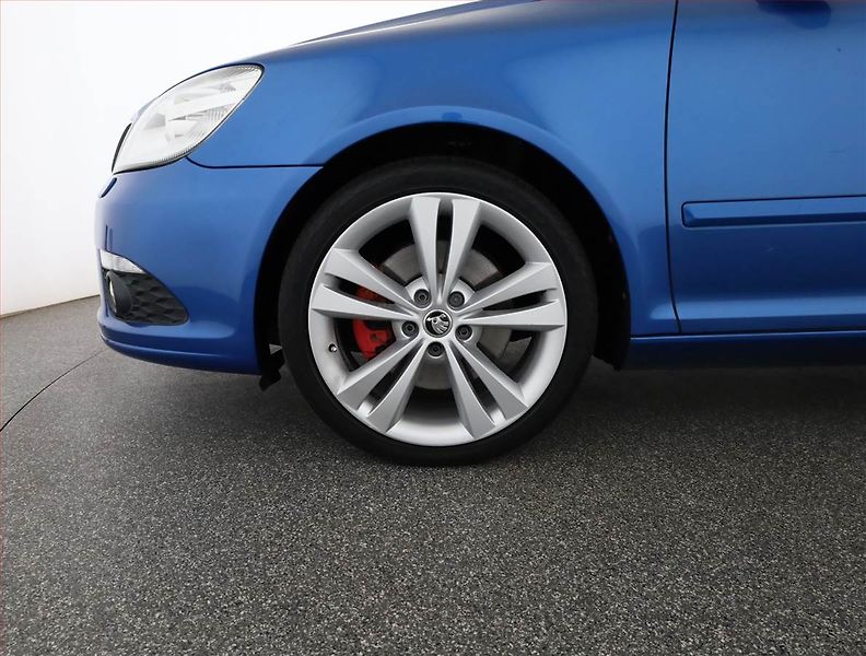 Škoda Octavia (2010) RS 2.0 TSI, Navi, Xenony - fotka 12 z 12