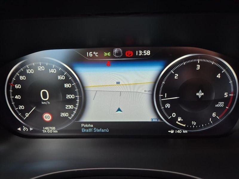 Volvo XC60 2,0 D3 MOMENTUM+ MAN - fotka 16 z 18