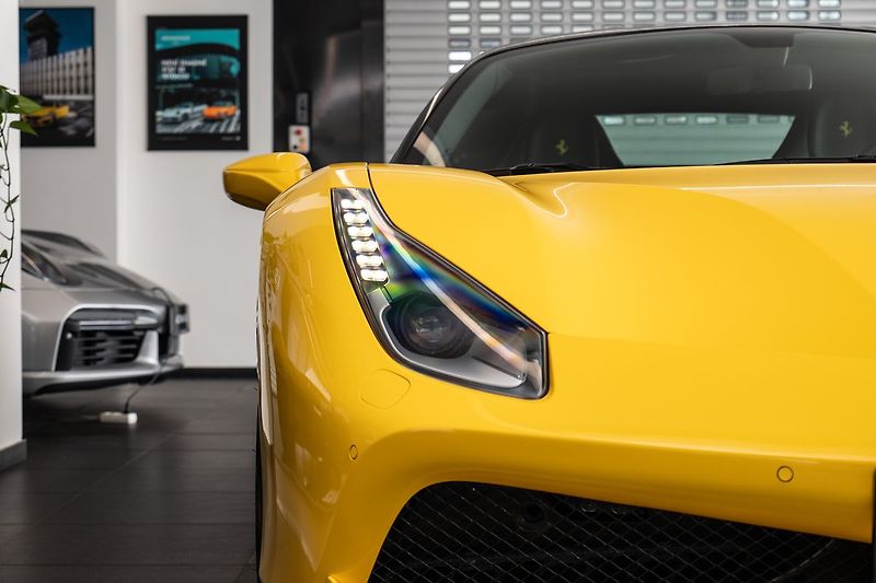 Ferrari 488 LIFT/Carbon/GialloModena - fotka 15 z 16