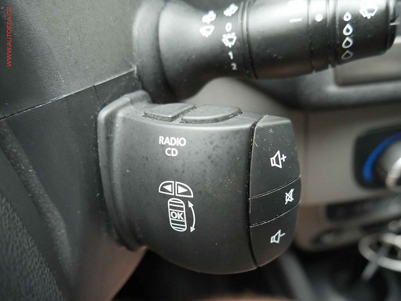 Renault Mégane (2009) 1.6i, 2.maj,ČR, AC, tažné - fotka 13 z 18