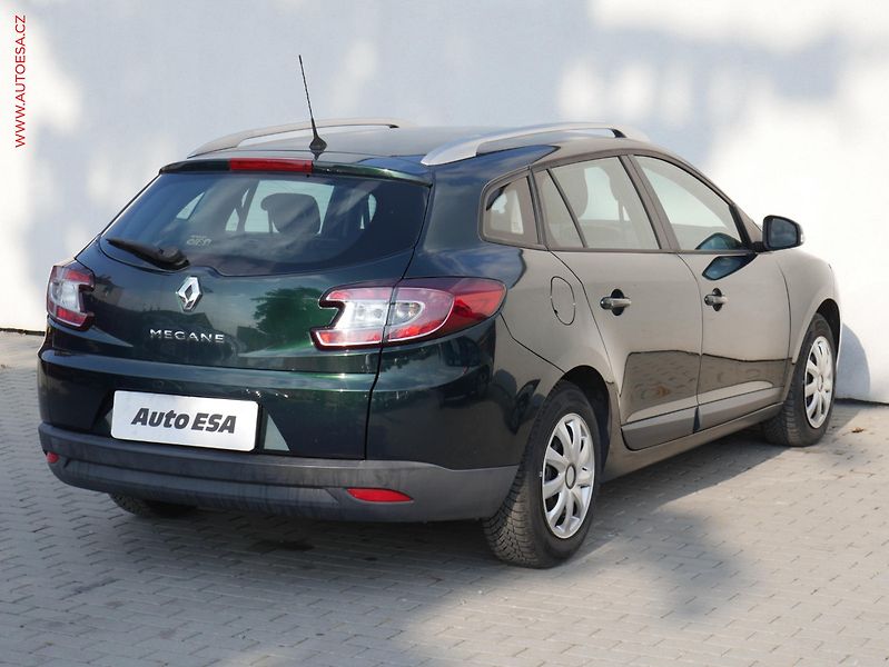 Renault Mégane (2010) 1.6i, ČR, AC, park.kamera - fotka 4 z 16
