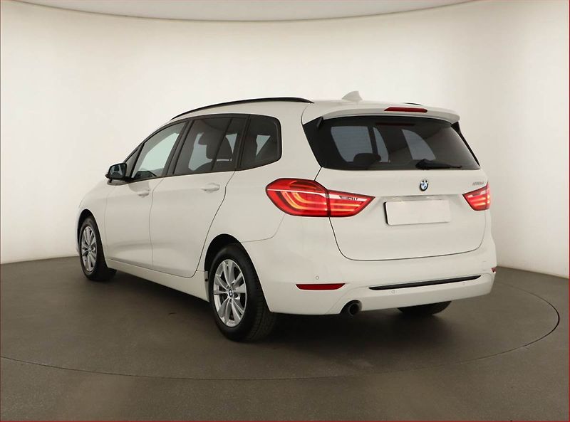 BMW Řada 2 (2015) Advantage 218d Gran Tourer - fotka 4 z 20