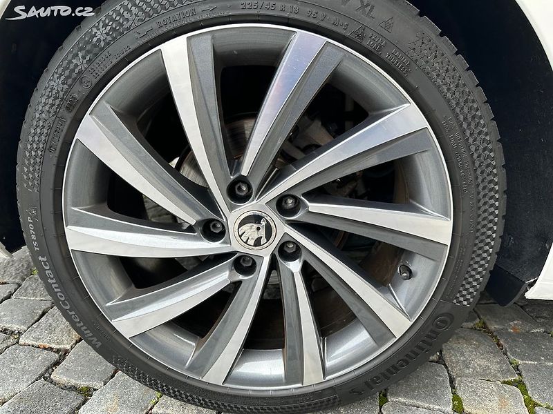 Škoda Octavia 2,0 TDI Sportline paket - fotka 30 z 43