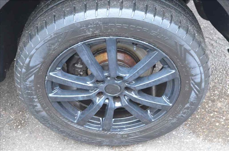 Volkswagen Touareg (2008) 2,5 TDI - fotka 8 z 19