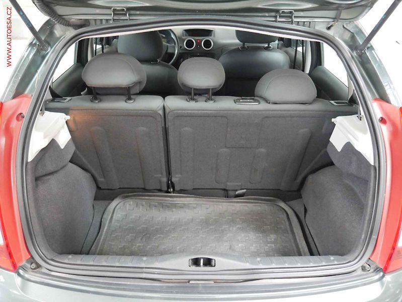 Citroën C3 (2009) 1.4 i, AC, tažné - fotka 7 z 16