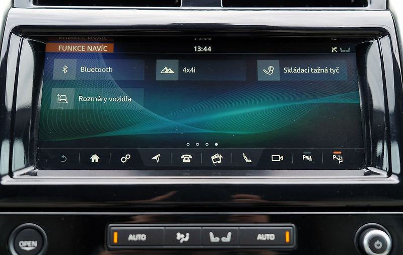 Land Rover Discovery 3.0 TD6/HSE/260PS/ČR - fotka 46 z 54