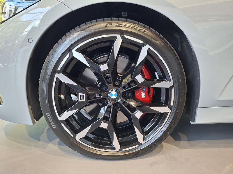 BMW Řada 3 320d xDrive Touring M-Sport - fotka 7 z 37