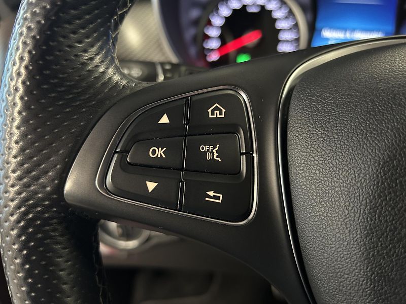 Mercedes-Benz Třídy V (2021) 300d AMG L 4Matic LED 360° NAV - fotka 14 z 31