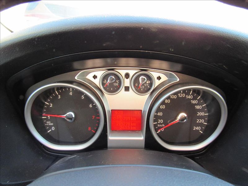 Ford Focus 1,6 74kW Combi - fotka 13 z 24