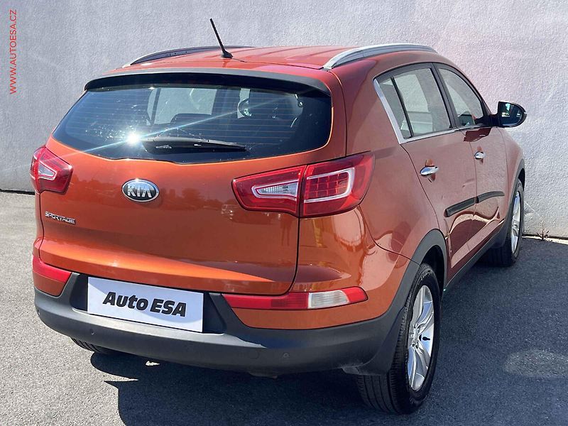 Kia Sportage (2013) 1.6 GDi, 2.maj,ČR, autoAC - fotka 4 z 17