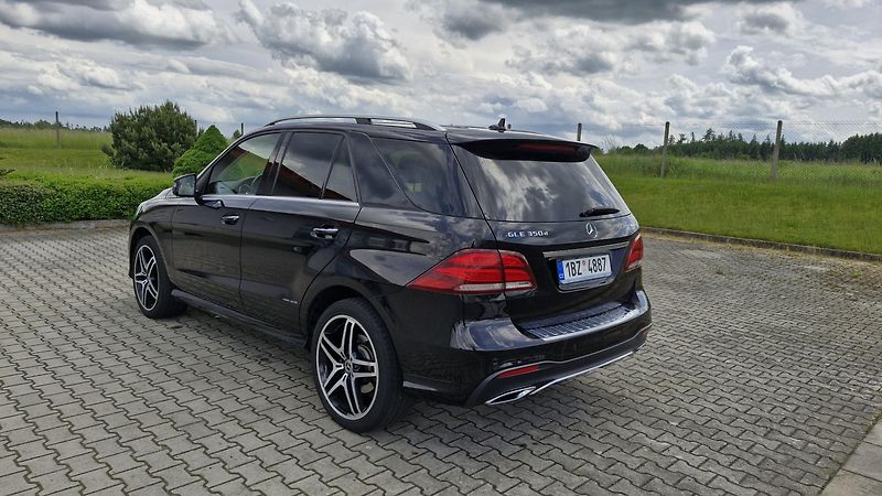 Mercedes-Benz GLE (2018) - fotka 2 z 8