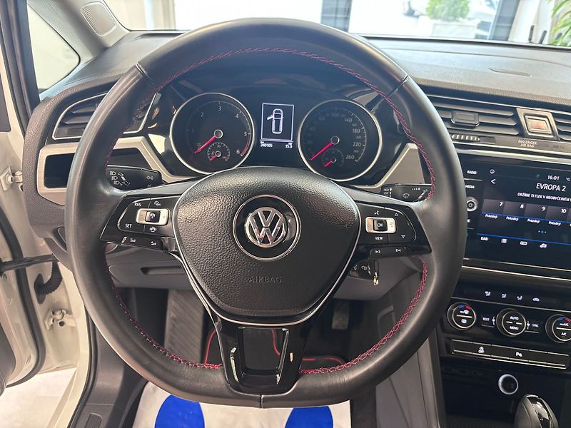 Volkswagen Touran 2.0 TDI BLACK EDITION - fotka 13 z 31