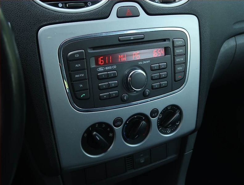 Ford Focus (2008) 1.8 TDCi, po STK, servisované - fotka 16 z 16