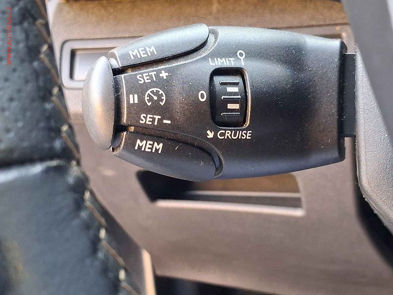 Peugeot 3008 (2016) 2.0 HDi, GT Line, LED, navi - fotka 13 z 18