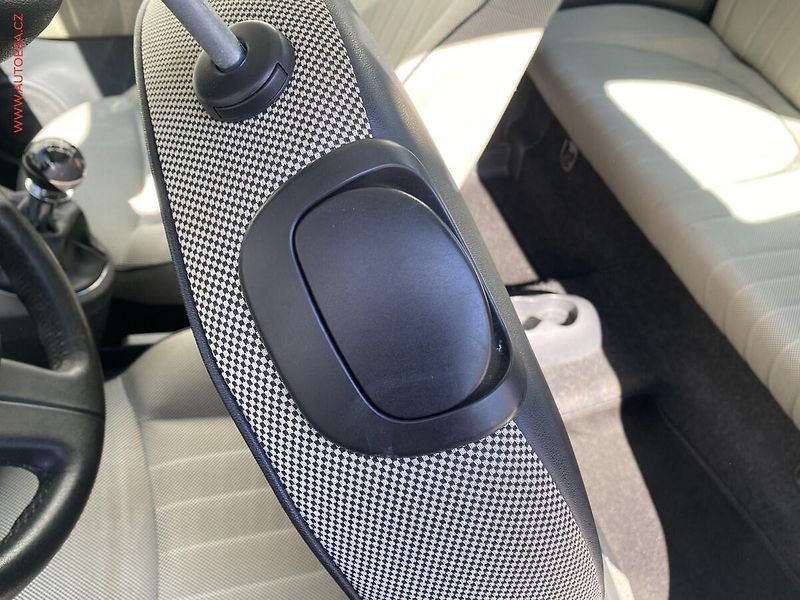 Fiat 500 (2011) 1.2i, Lounge, panor - fotka 14 z 15