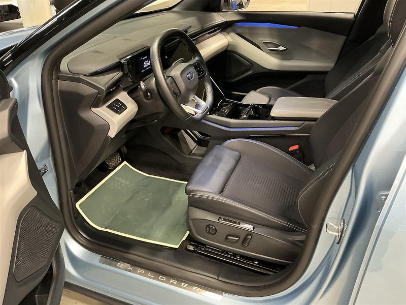 Ford Explorer EL Premium AWD HuD Pano Tep.če - fotka 10 z 23