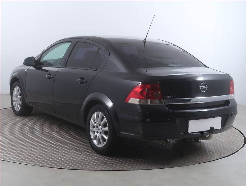 Opel Astra (2011) 1.6 16V, Serv.kniha, nová STK - fotka 4 z 14
