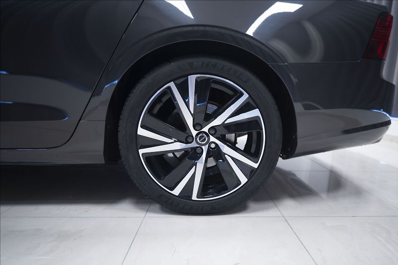 Volvo S90 2,0 D4 NAVI KAMERA 4x VÝHŘEV - fotka 42 z 42