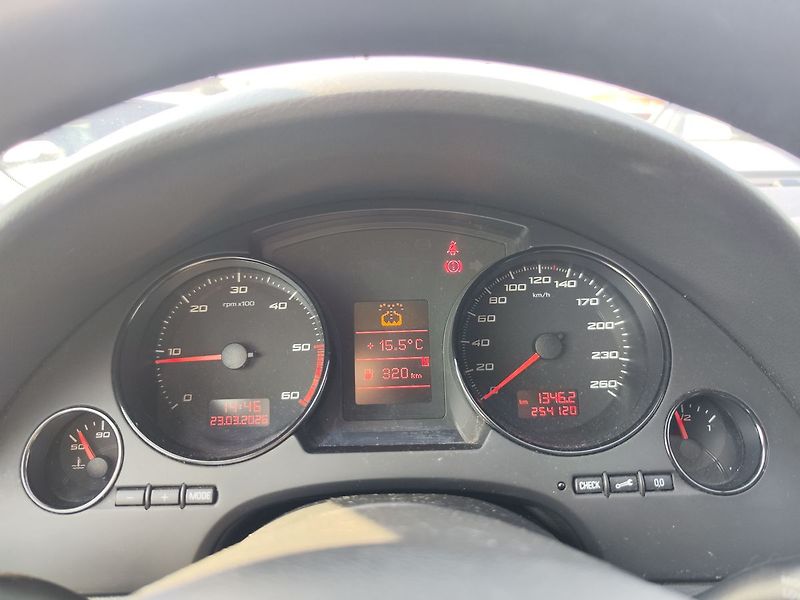 Seat Exeo 2.0 TDI/88kW Reference ČR - fotka 14 z 23