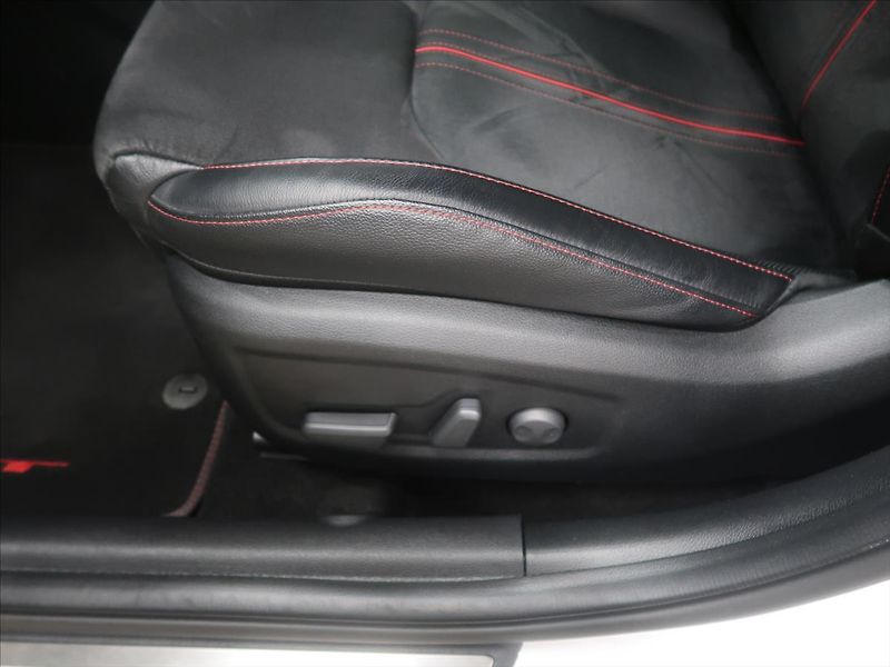 Kia ProCeed 1,6 T-GDI GT 150KW CZ TOP STAV - fotka 18 z 40