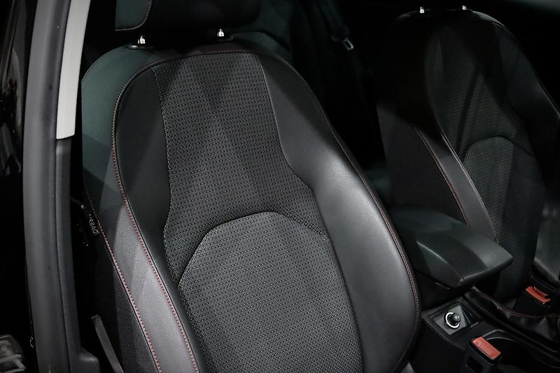 Seat Leon 1.4 TSI 92 kW - fotka 17 z 34