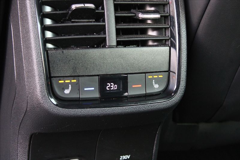 Škoda Octavia 2,0 TDI  RS,AUTOMAT,4x4,120LET - fotka 37 z 46