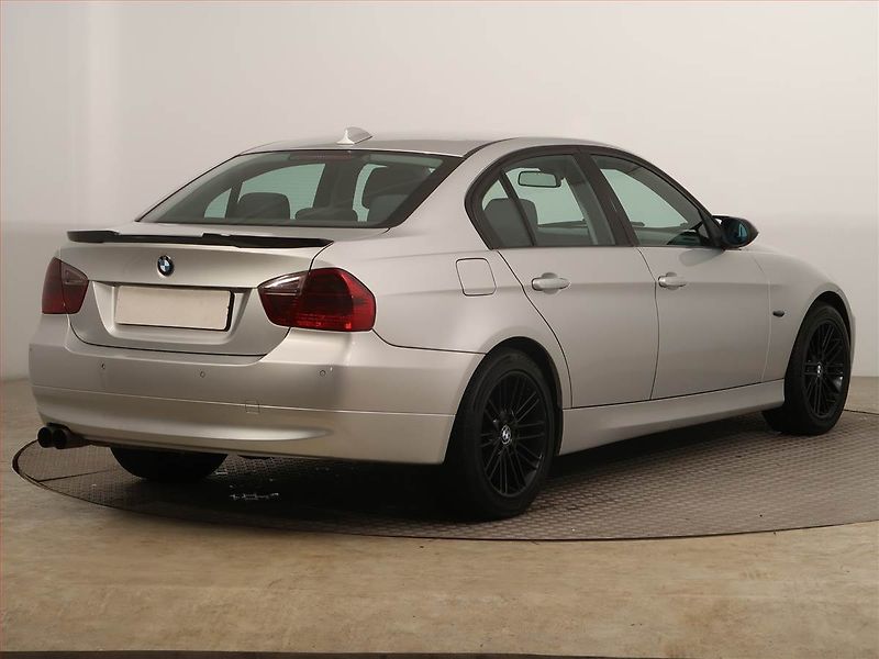 BMW Řada 3 (2005) 320 i, Serv.kniha - fotka 5 z 12