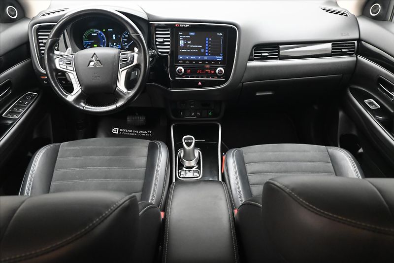 Mitsubishi Outlander 2,4 PHEV Intense+ 4WD Záruka a - fotka 15 z 32