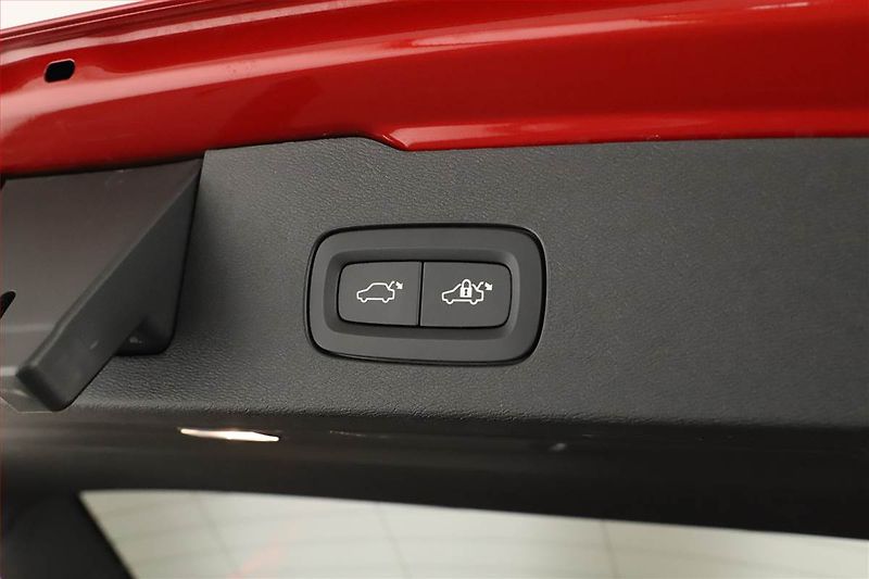 Volvo V60 (2024) B4 - fotka 15 z 17