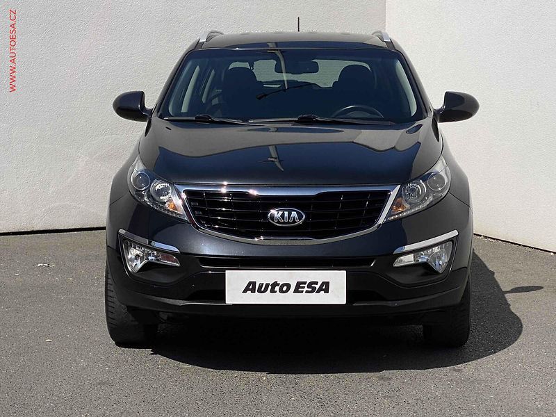 Kia Sportage (2015) 1.6 GDi, AC, výhřev sed - fotka 2 z 14