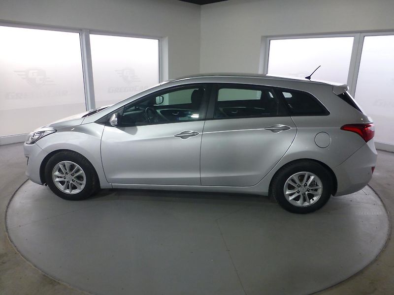 Hyundai i30 (2013) 1,6CRDI*ALU**VYHŘ.SED***KAMERA - fotka 8 z 25