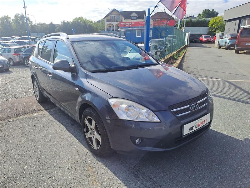 Kia Ceed 1,6 CRDi - fotka 2 z 11