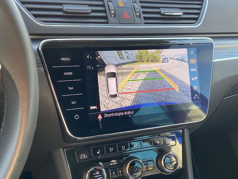 Škoda Superb (2023) Combi 1.4 TSI iV DSG Style - fotka 12 z 37