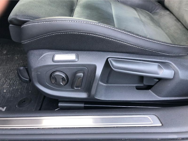 Volkswagen Arteon SB R-Line 2,0 TDI 7DSG 4MOT - fotka 28 z 30