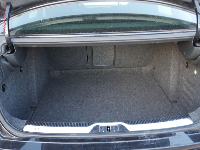 Škoda Superb (2013) 2.0 TDi 4x4, ČR, DSG, bixen - fotka 7 z 17