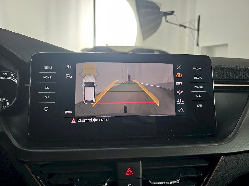 Škoda Scala (2023) 1.0TSI 70kW STYLE PLUS TAŽNÉ N - fotka 9 z 26