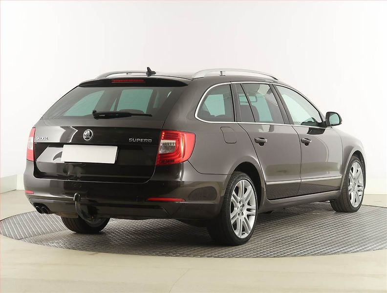 Škoda Superb (2014) 2.0 TDI, Navi, Xenony - fotka 5 z 26