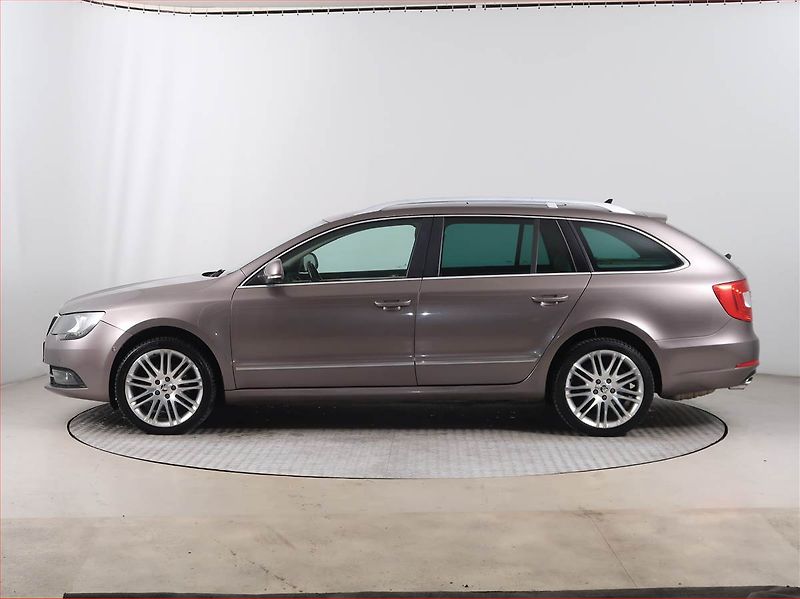 Škoda Superb (2013) Elegance 2.0 TDI, 4X4 - fotka 3 z 21