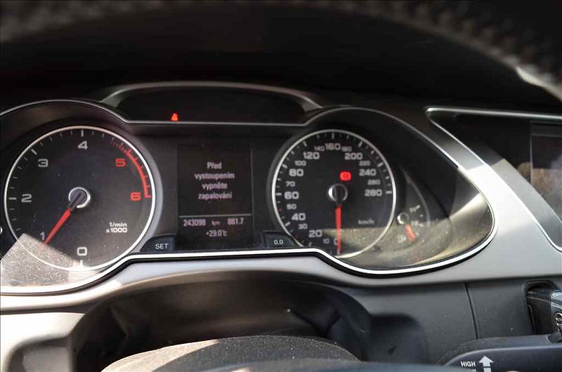 Audi A4 (2014) 2,0 TDI - fotka 21 z 22